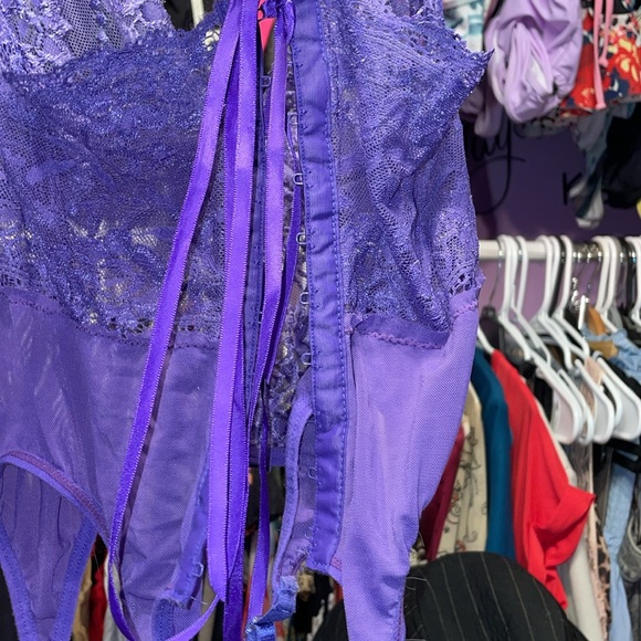 Purple lingerie set lace up back wire bra with garter straps size medium - Picture 7 of 7